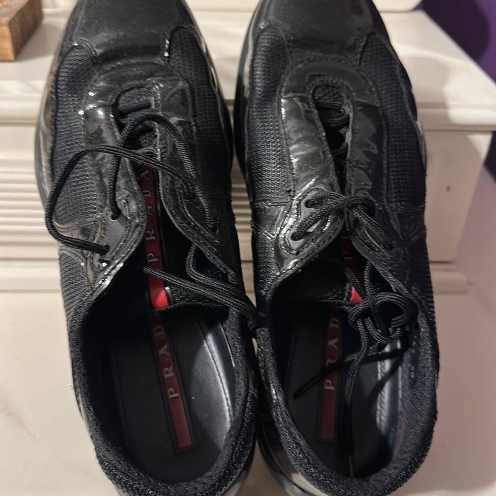 Women’s tennis shoes